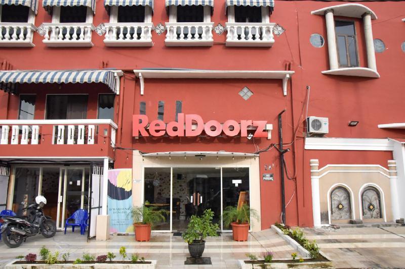 Hotel Reddoorz Near Pelabuhan Tanjung Perak 2 Surabaya Exterior foto